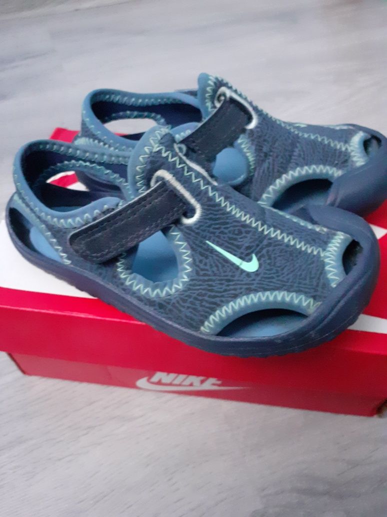 Sandały Nike dziecięce roz.25