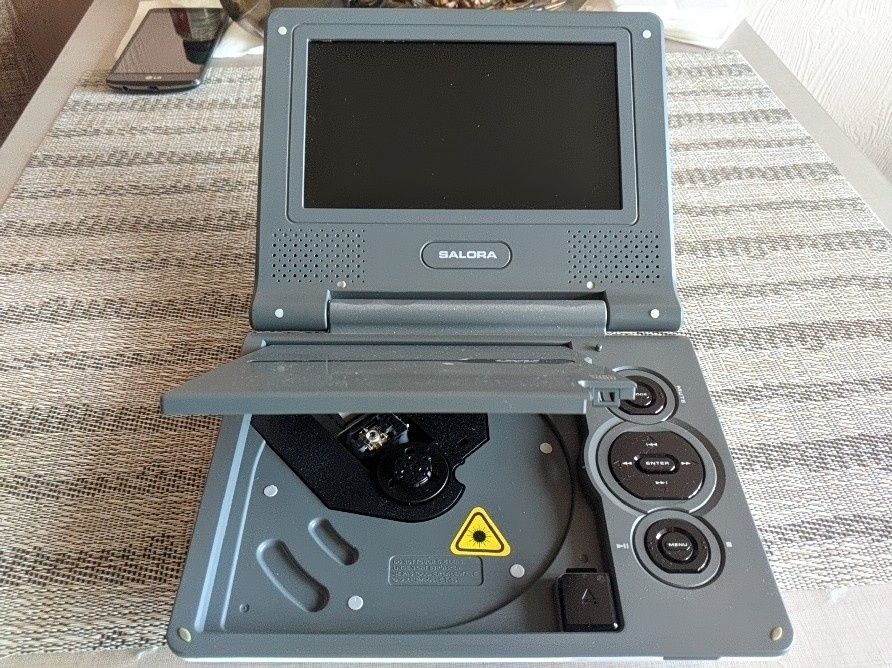 Портативный dvd плеер Salora DVP 7019 made in Finland