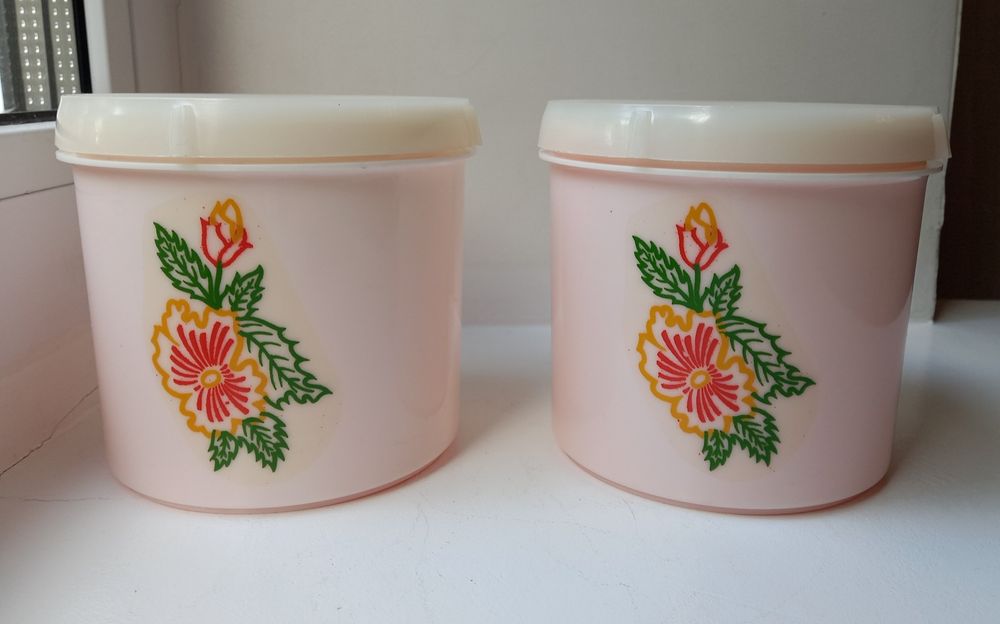 Різні ємності кухонні для сипучих