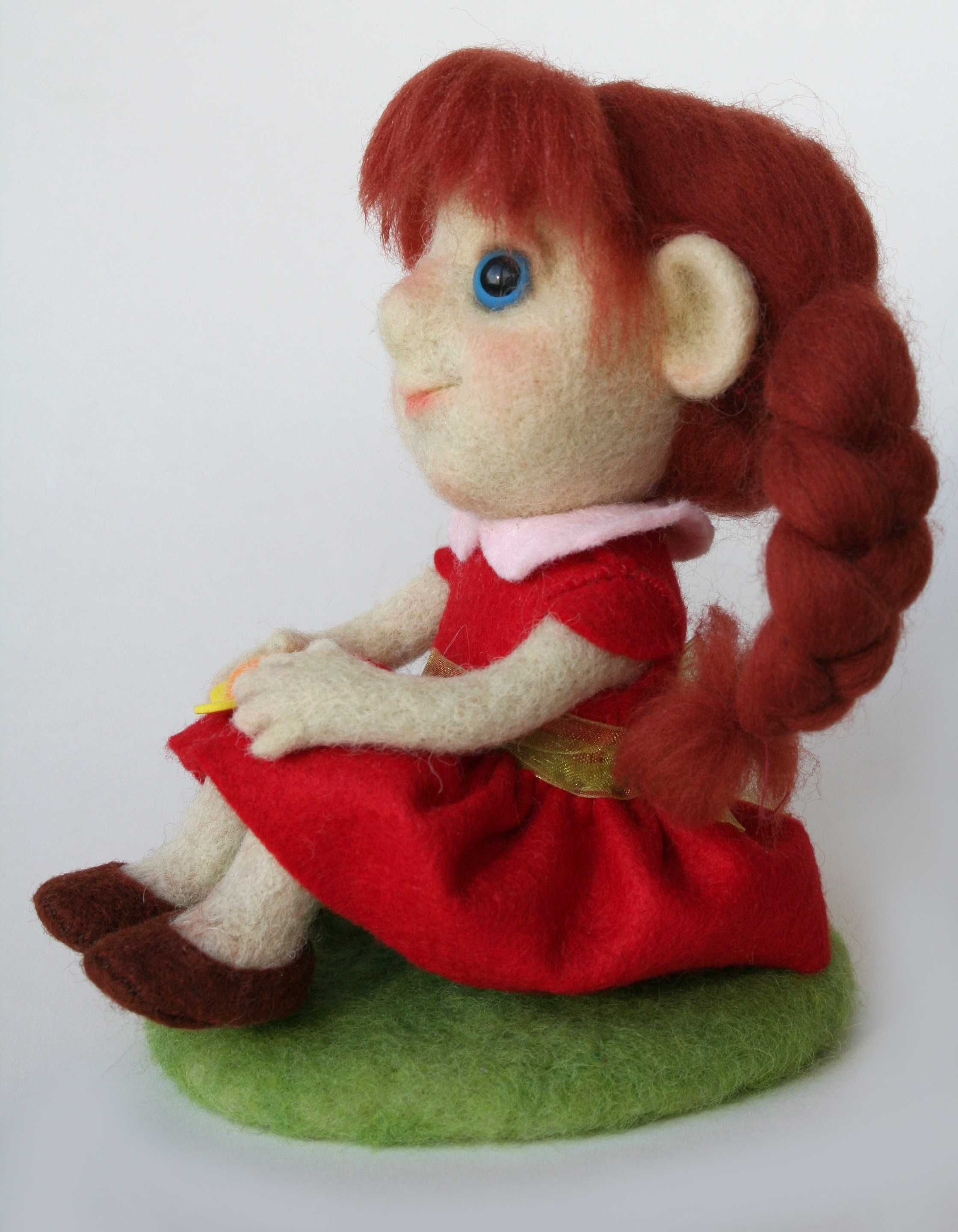 Валяная игрушка "Девочка с рыжими косами".