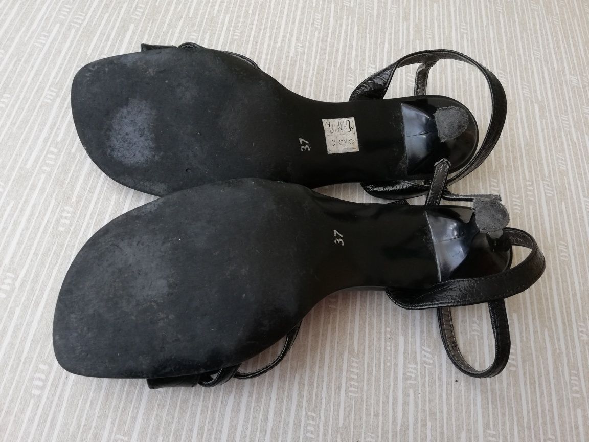 Buty/szpilki na nie dużym obcasie 38