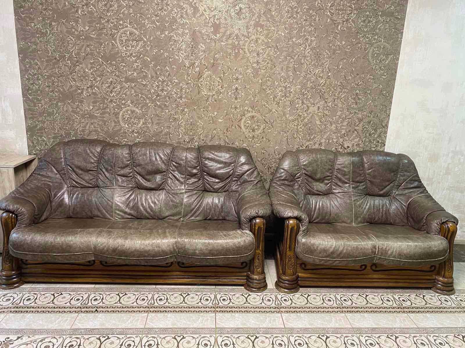 Продам шкіряний комплект в ідеальному стані