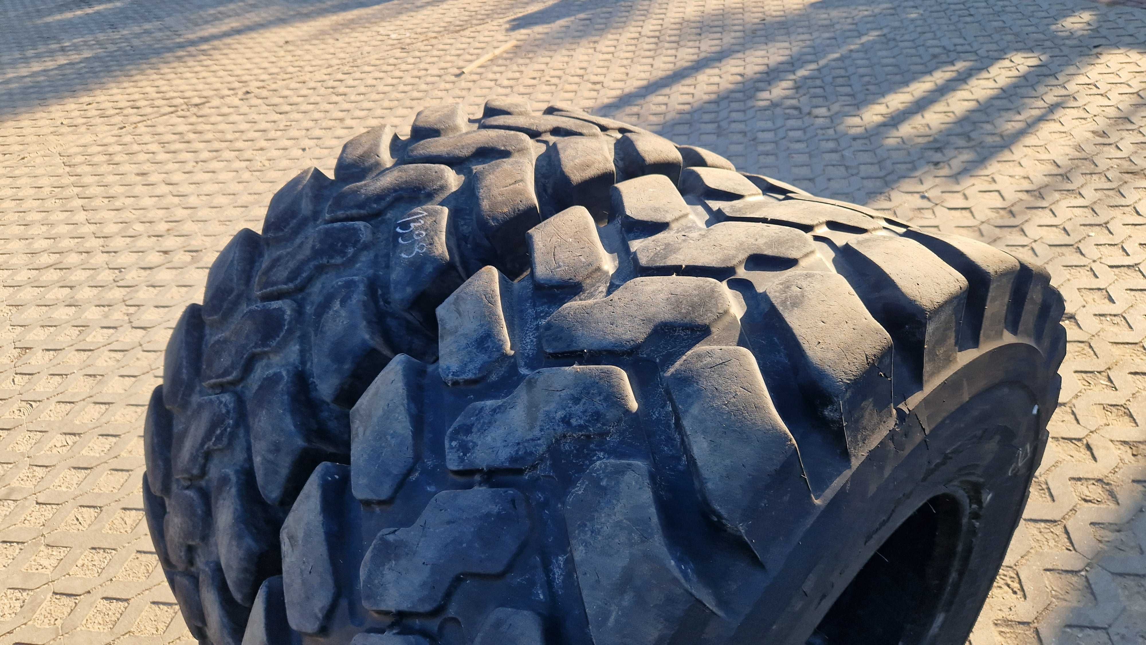 460/70r24 460/70-24, 17.5LR24 17.5L-24, 445/70r24 Firestone Utility