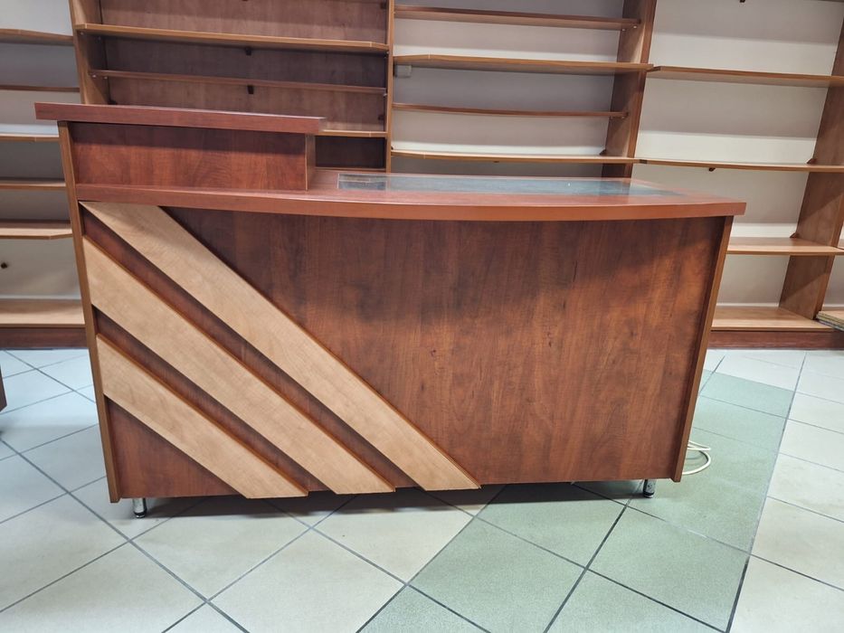 Lada sklepowa z nakładką na kasę