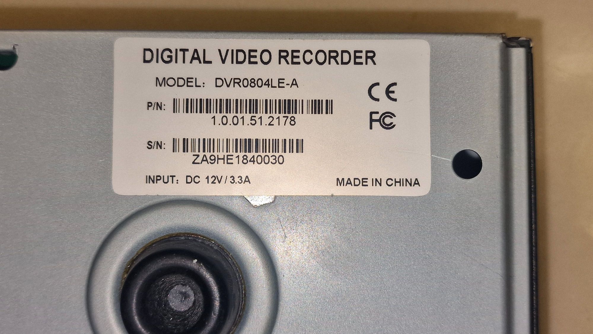 Видеорегистратор DVR0804LE-A на 8 камер+HDD 500гб+уличная камера