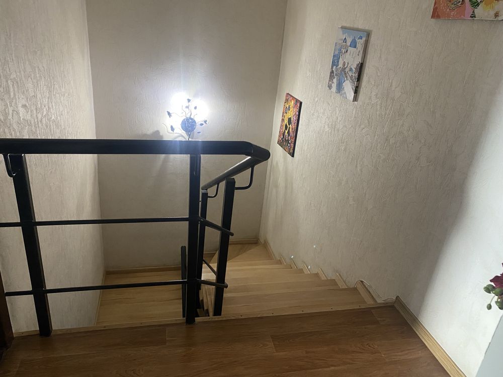 Продам  3-х  кімнатну квартиру