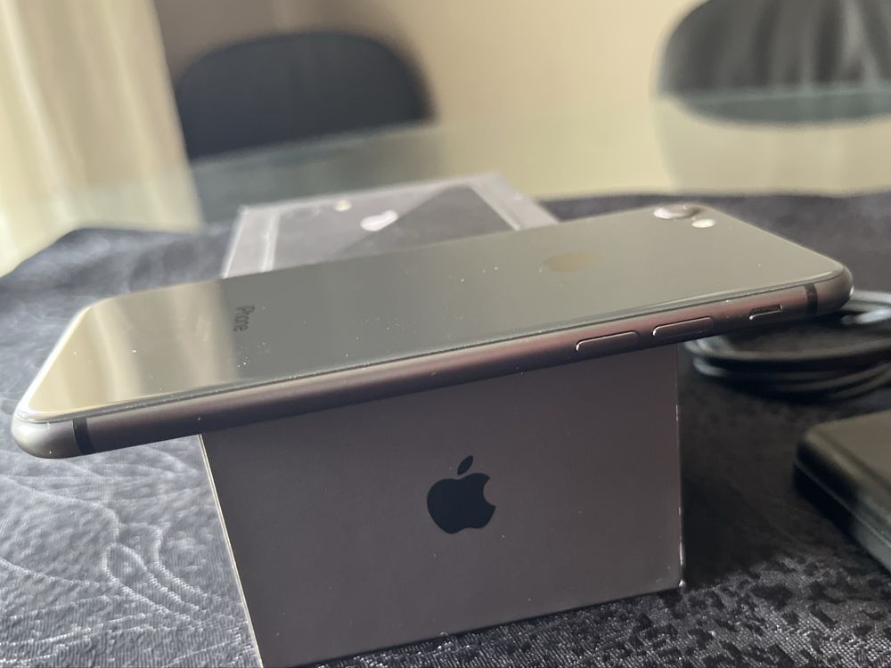 Iphone 8 64 gb.
