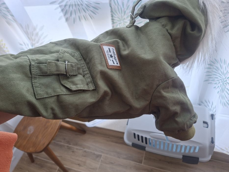 Курточка для собачки середнього розміру