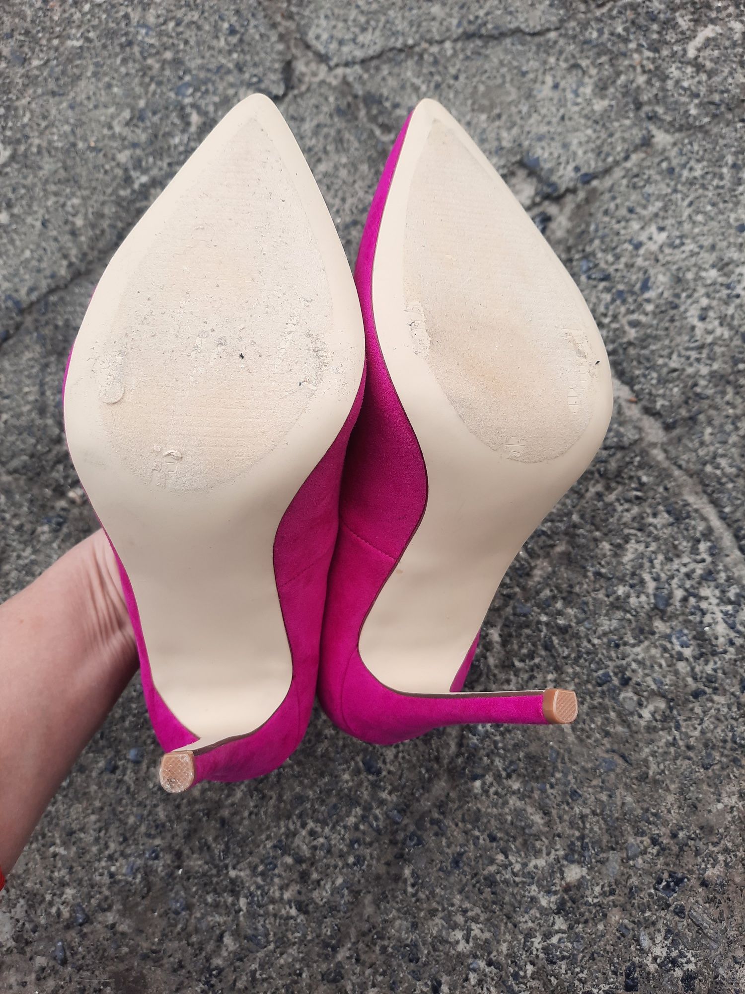 Яркие туфли лодочки Justfab на каблуке с цепочкой  р39
