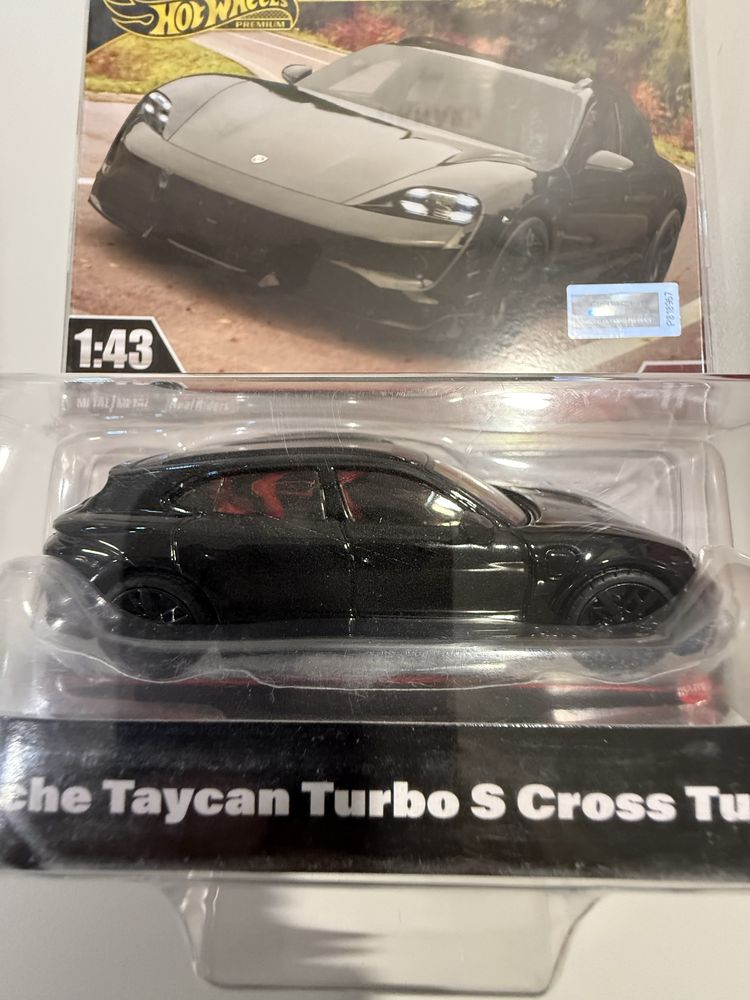 Hot Wheels Real Riders Porsche Taycan 1/43