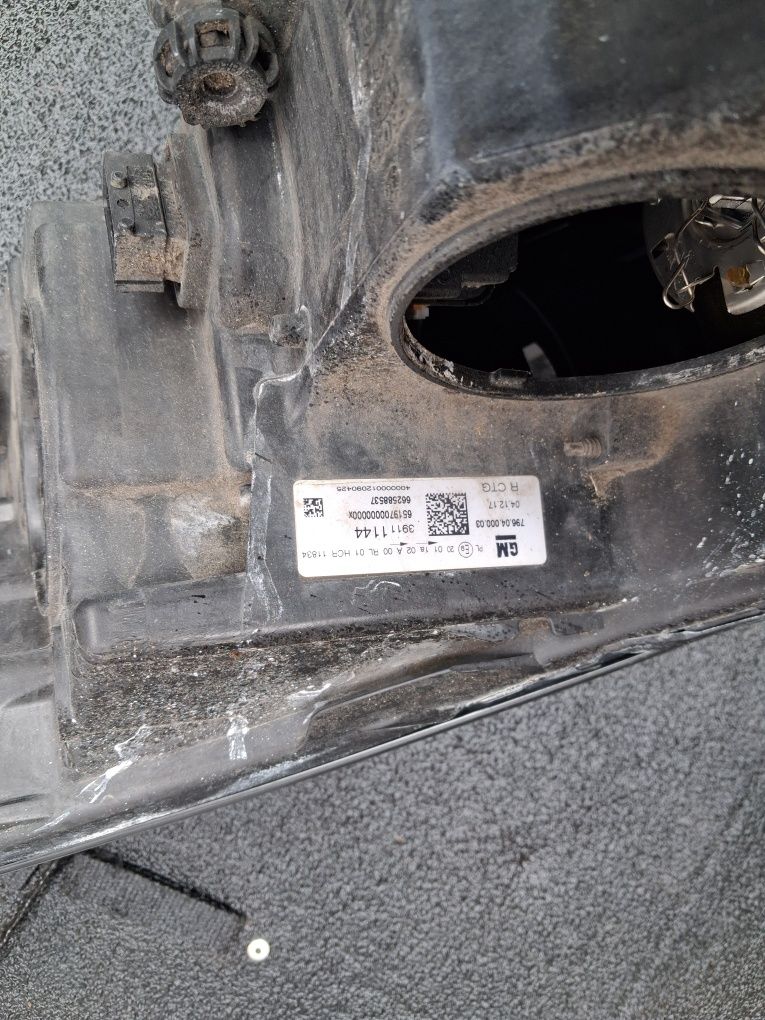 Передня права ліва фара Opel Astra K 39111144 , 39111143