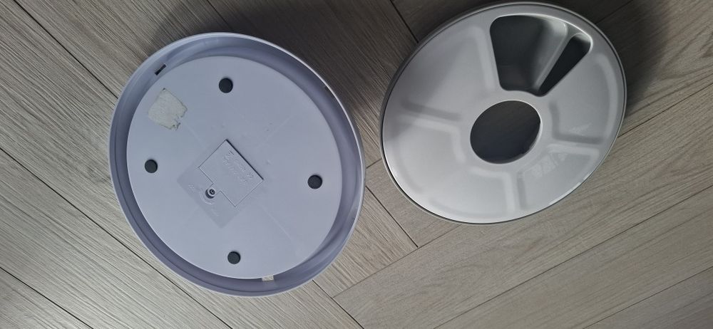Miska automatyczna dla kota lub psa