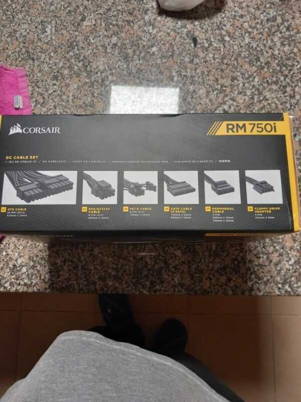 Fonte de Alimentação Corsair RM750i 750W 80 Plus Gold Modular