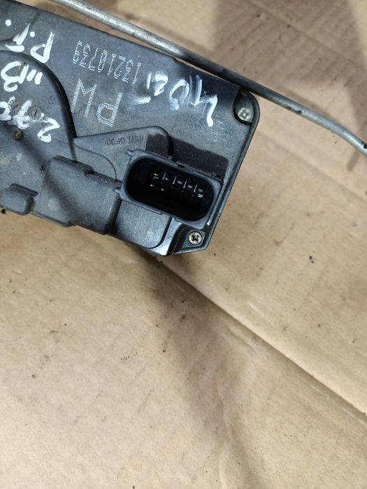 Zamek drzwi prawy tył tylny Opel Zafira B 4 piny