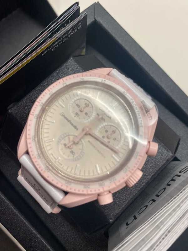 Omega x Swatch Venus SO33P100 Różowa Biosfera PL