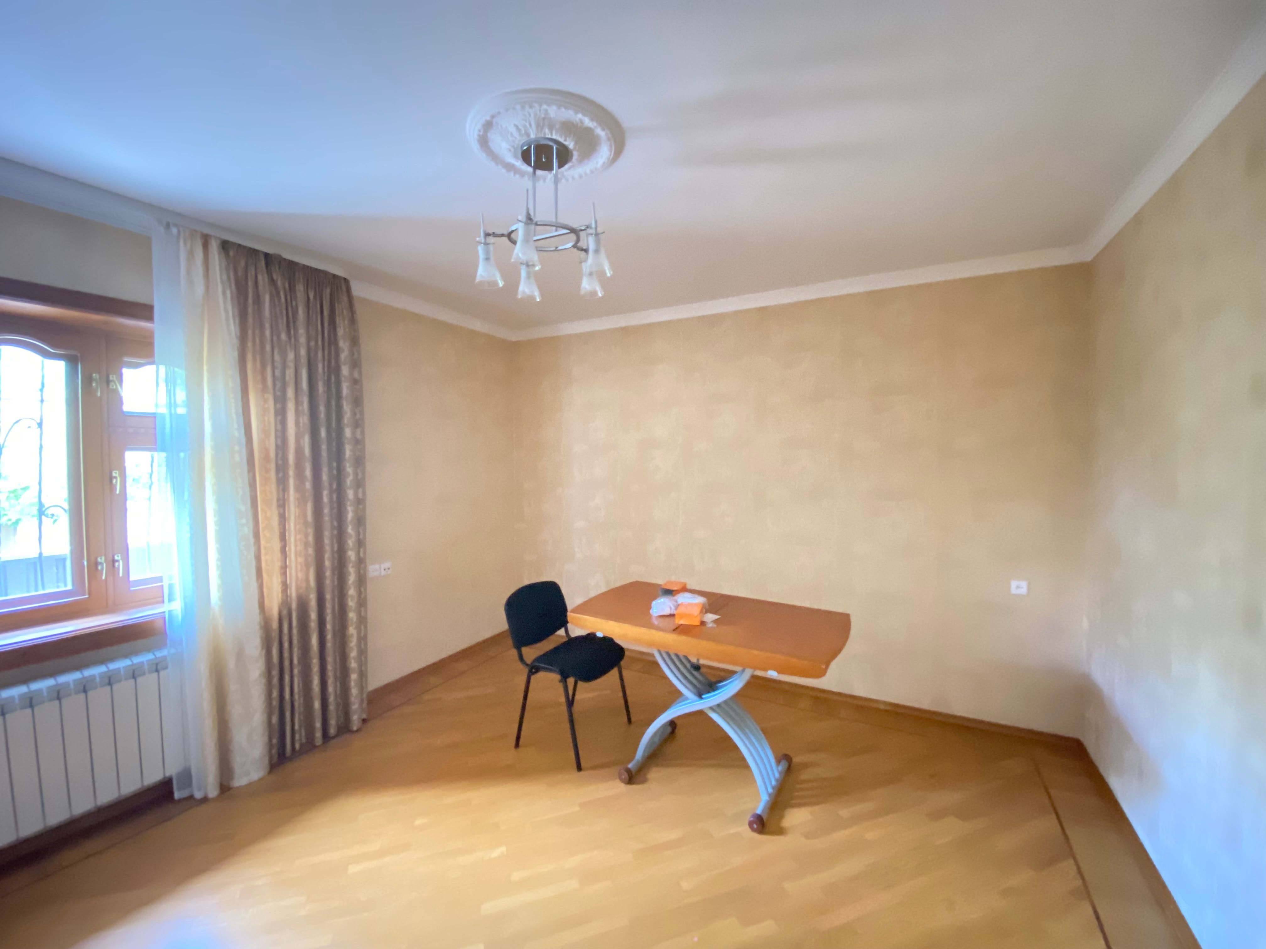 Продається просторий будинок в Варварівці (л1)