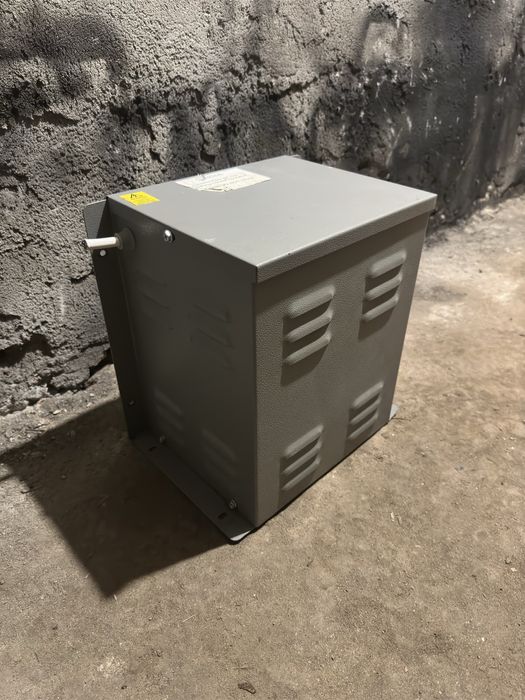 Однофазний ізолюючий трансформатор