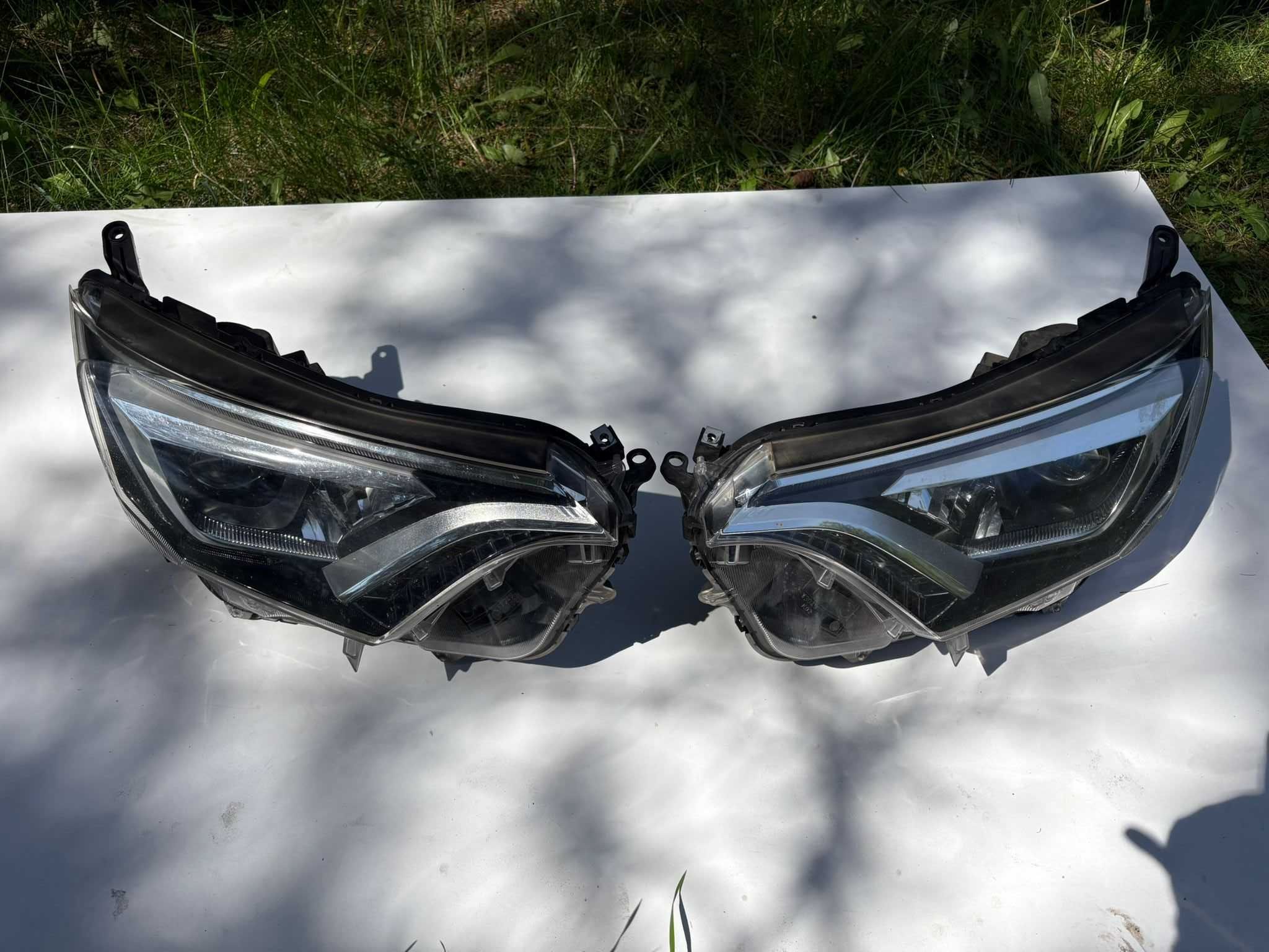 Toyota RAV4 Lift 2015–2018 – Lampa Lewa i Prawa Przód
