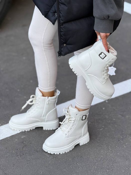 Зимові жіночі черевики на високій підошві