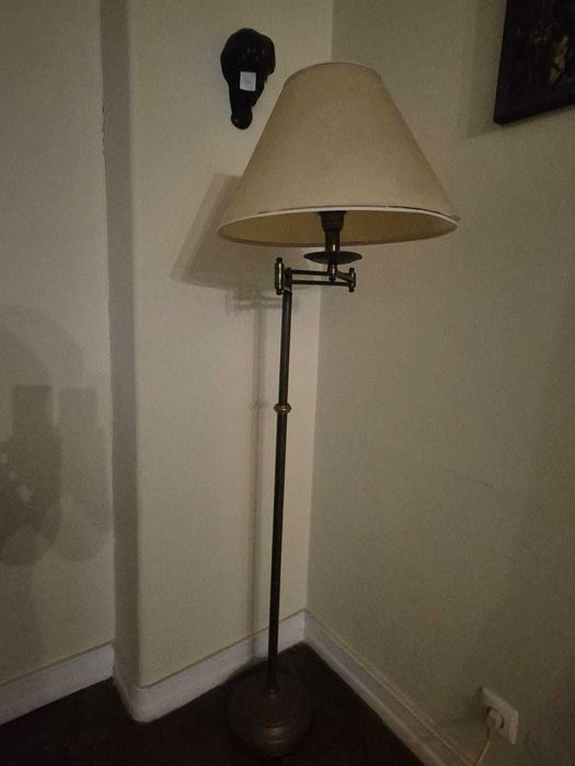 Candeeiro de Pé Grande