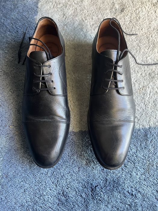 Sapatos em pele clássicos