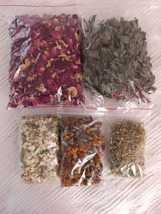 Сушені трави. Ромашка,троянда, м'ята, півонії, вереск, шавлія,чебрець,