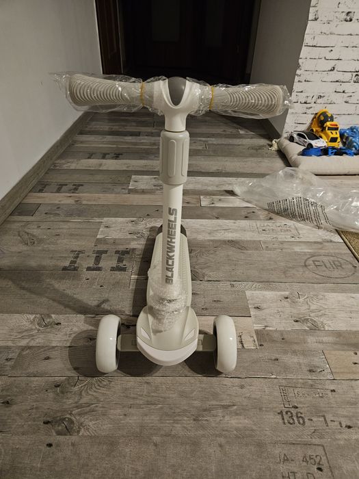 Świecące koła Hulajnoga Blackwheels Hulajnoga trzykołowa Blink Soft B