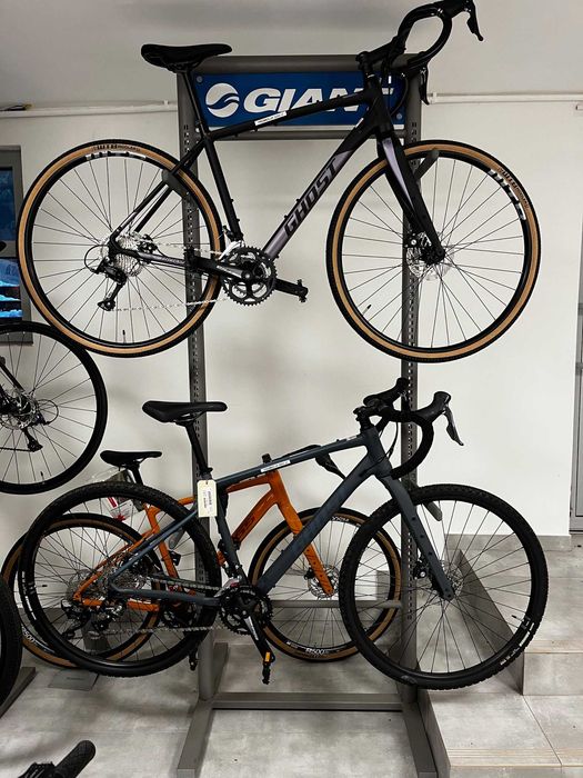 Stojak sklepowy na rowery, regulowany, wystawowy