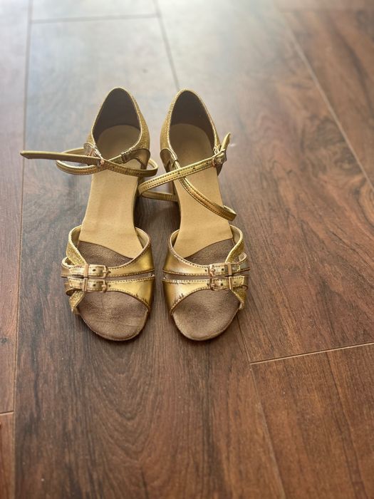 Туфлі для танців дитячі