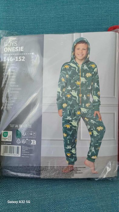 Piżama chłopięca 146-152 nowa