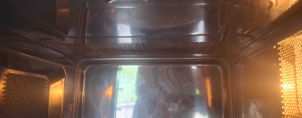 mikrofala firmy Beko  z ramką do zabudowy