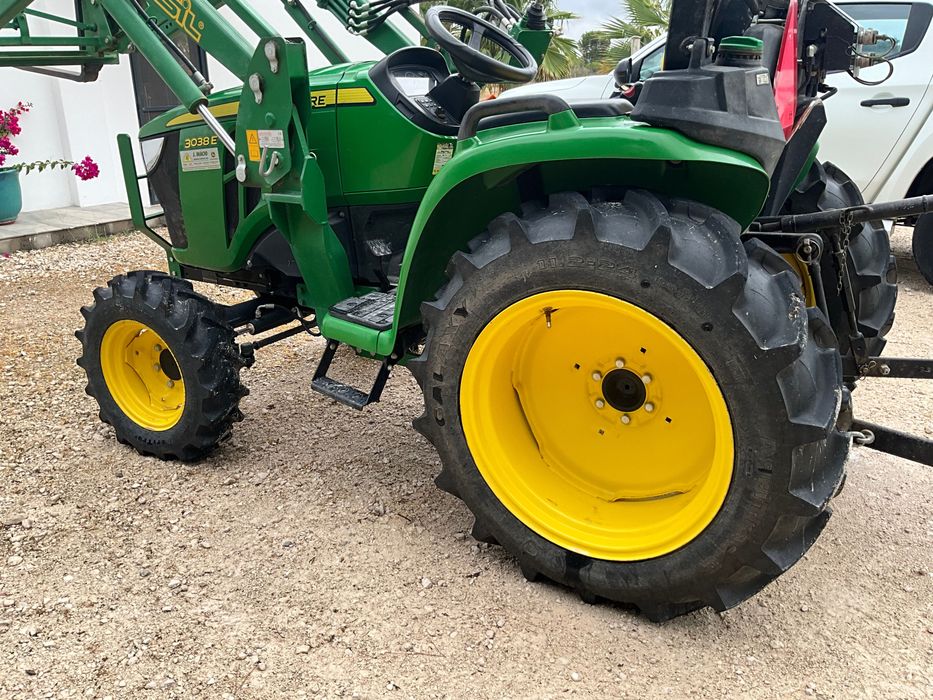 Tractore John deere 3038 E