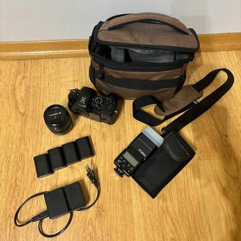 aparat/ kamera Panasonic Lumix DC-GH5 + obiektyw + lampa błyskowa