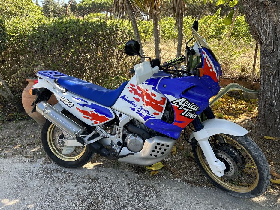 Honda Africa Twin 750 rd07