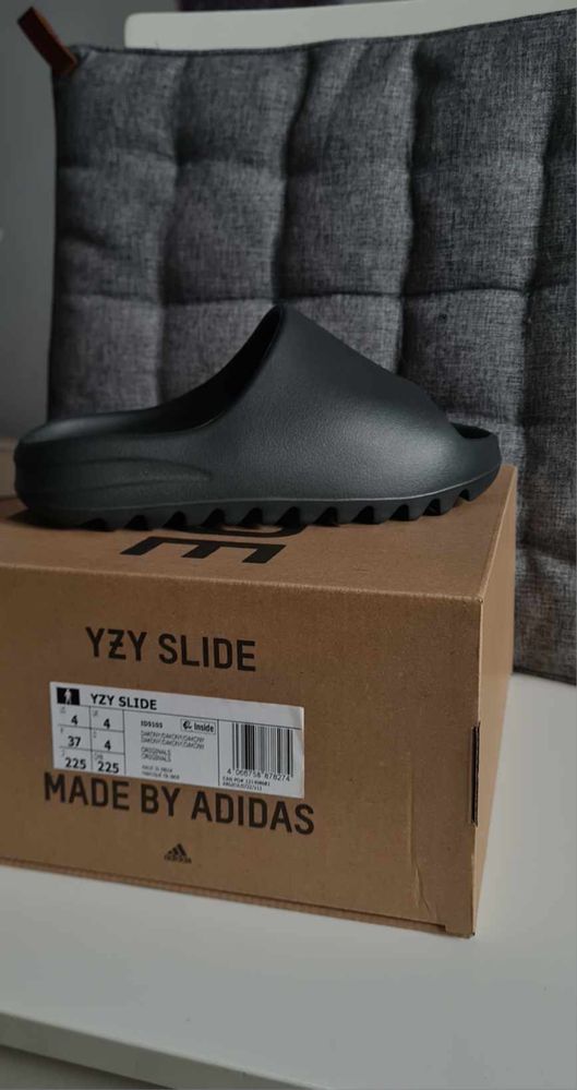 Buty Yeezy slide