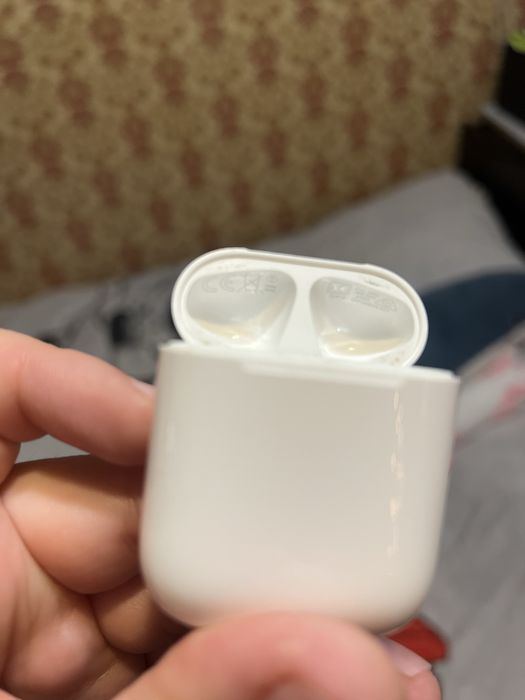 Кейс для airpods 2 продам ОРИГИНАЛ