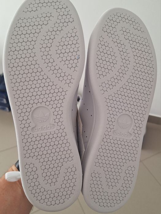 ADIDAS STAN SMITH J
Rozmiar 40.1/3
Cena: 170zł.