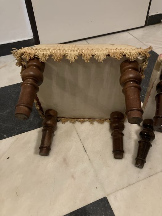 Duas banquetas em bom estado