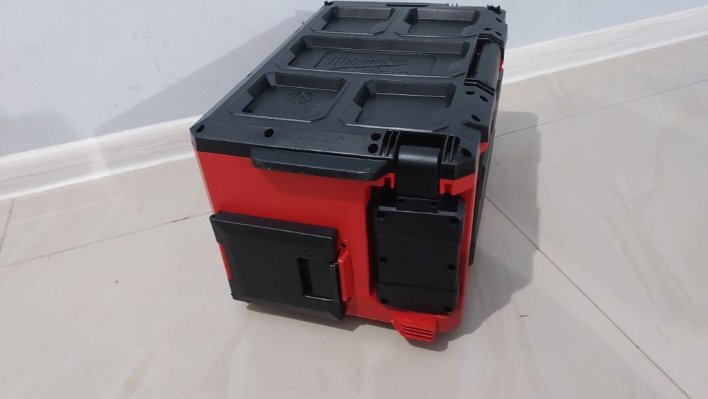 Ліхтар акамуляторний Milwaukee Packout M18 POALC