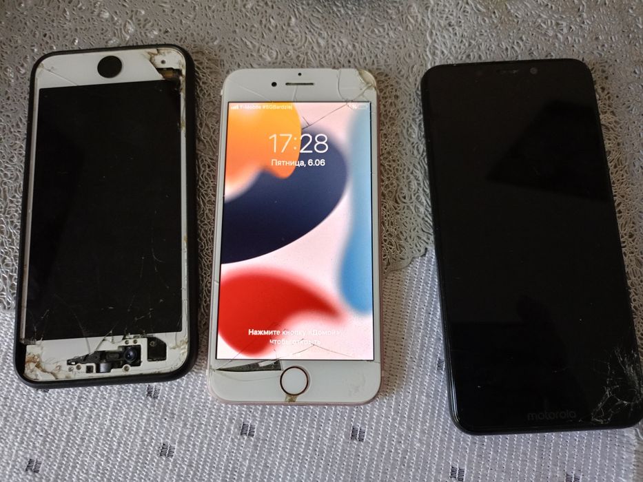 Zestaw smartfonów, iPhone, Motorola, Powerbank, etui i słuchawki