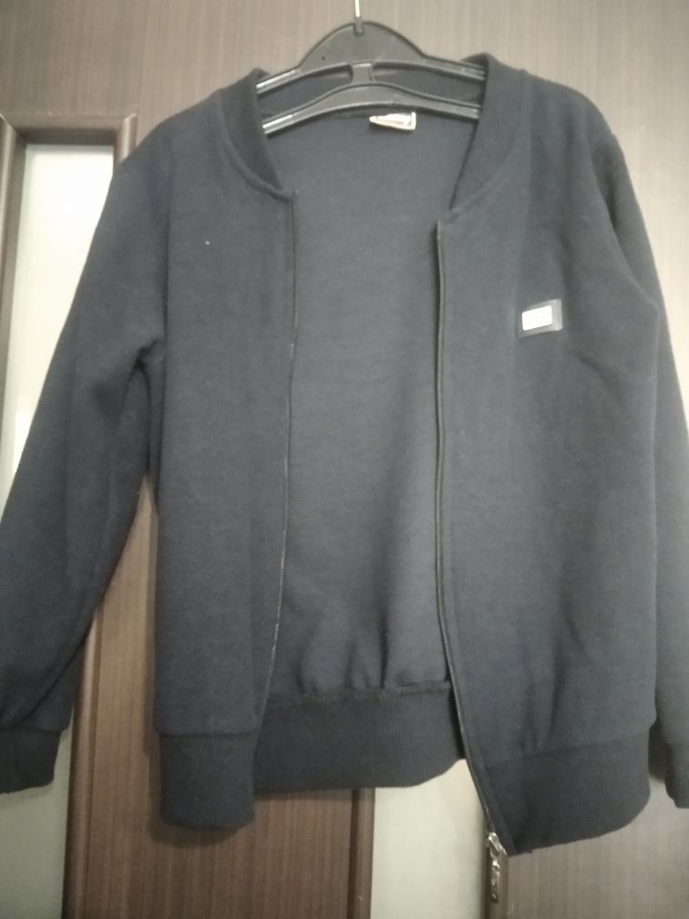 Продам класичну кофту