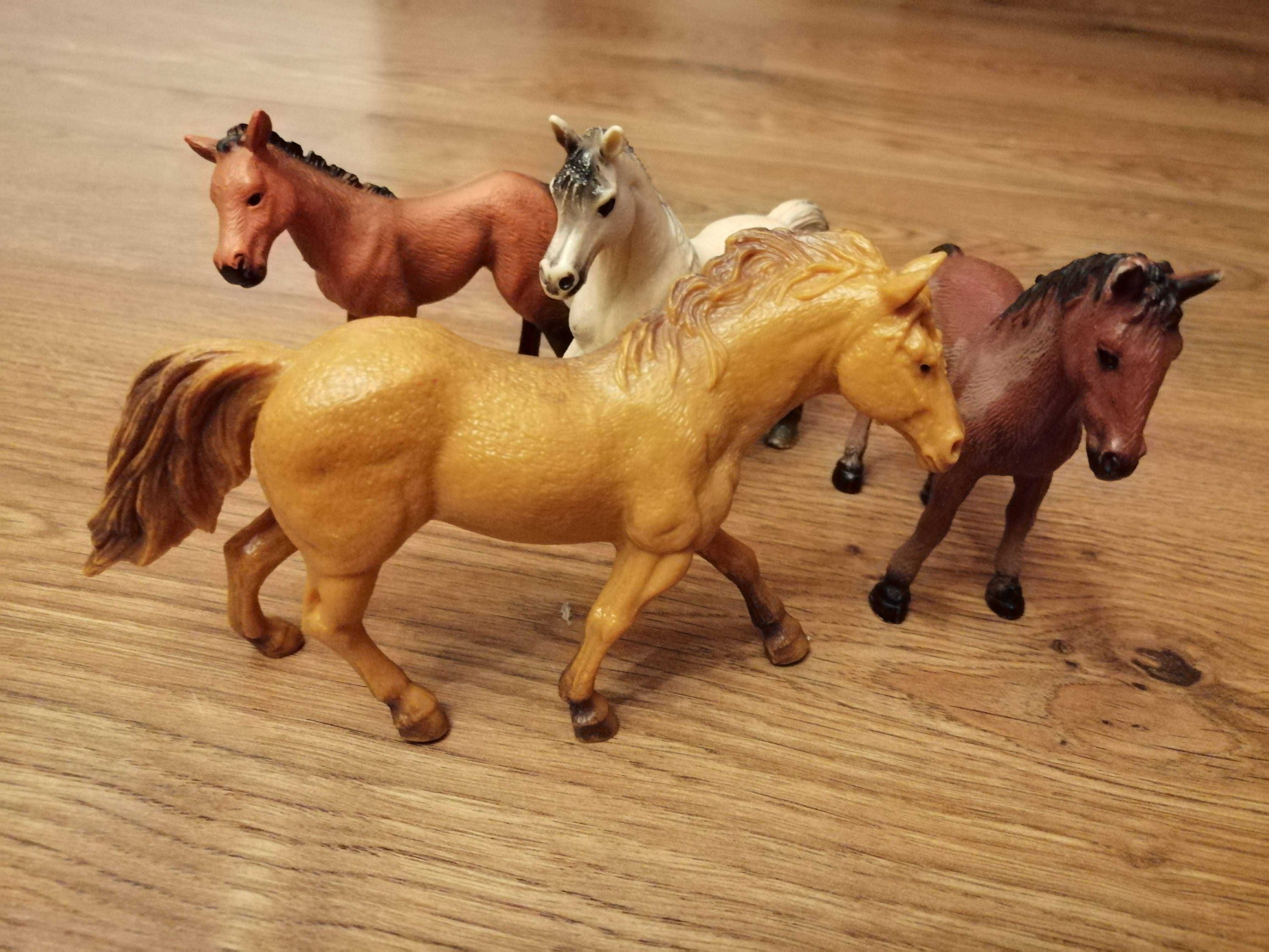 Realistyczne figurki - konie