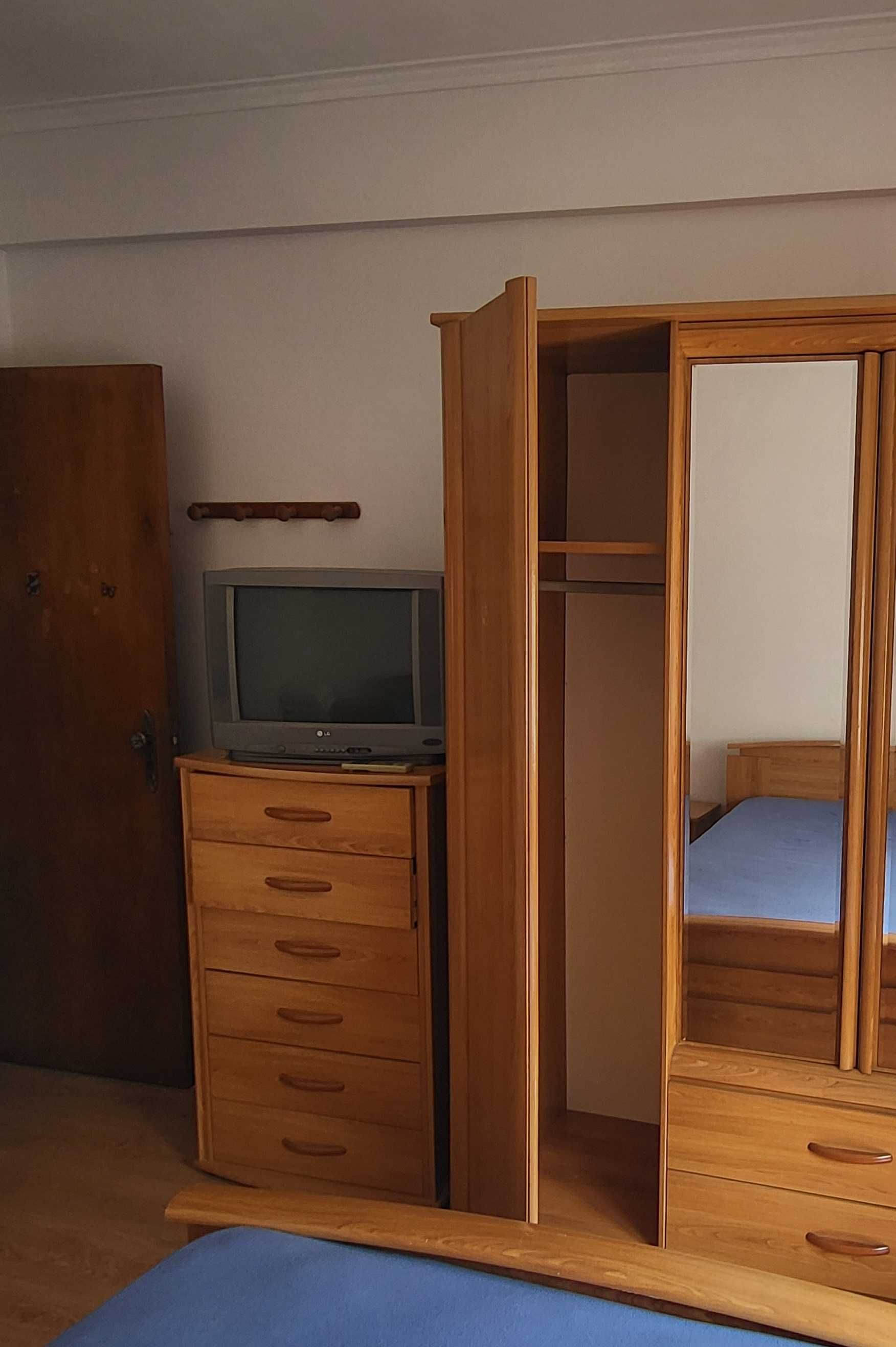 Conjunto Cama C/colchão + Mesas de Cabeceira + Roupeiro + Gavetas