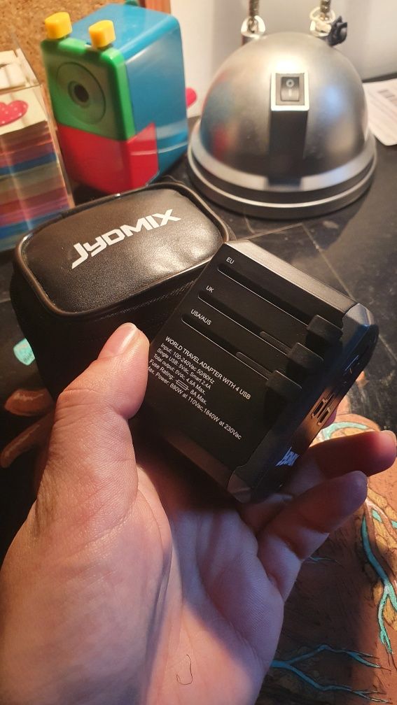 Adaptador de Viagem Jydmix (Corrente UK + USA + EU)