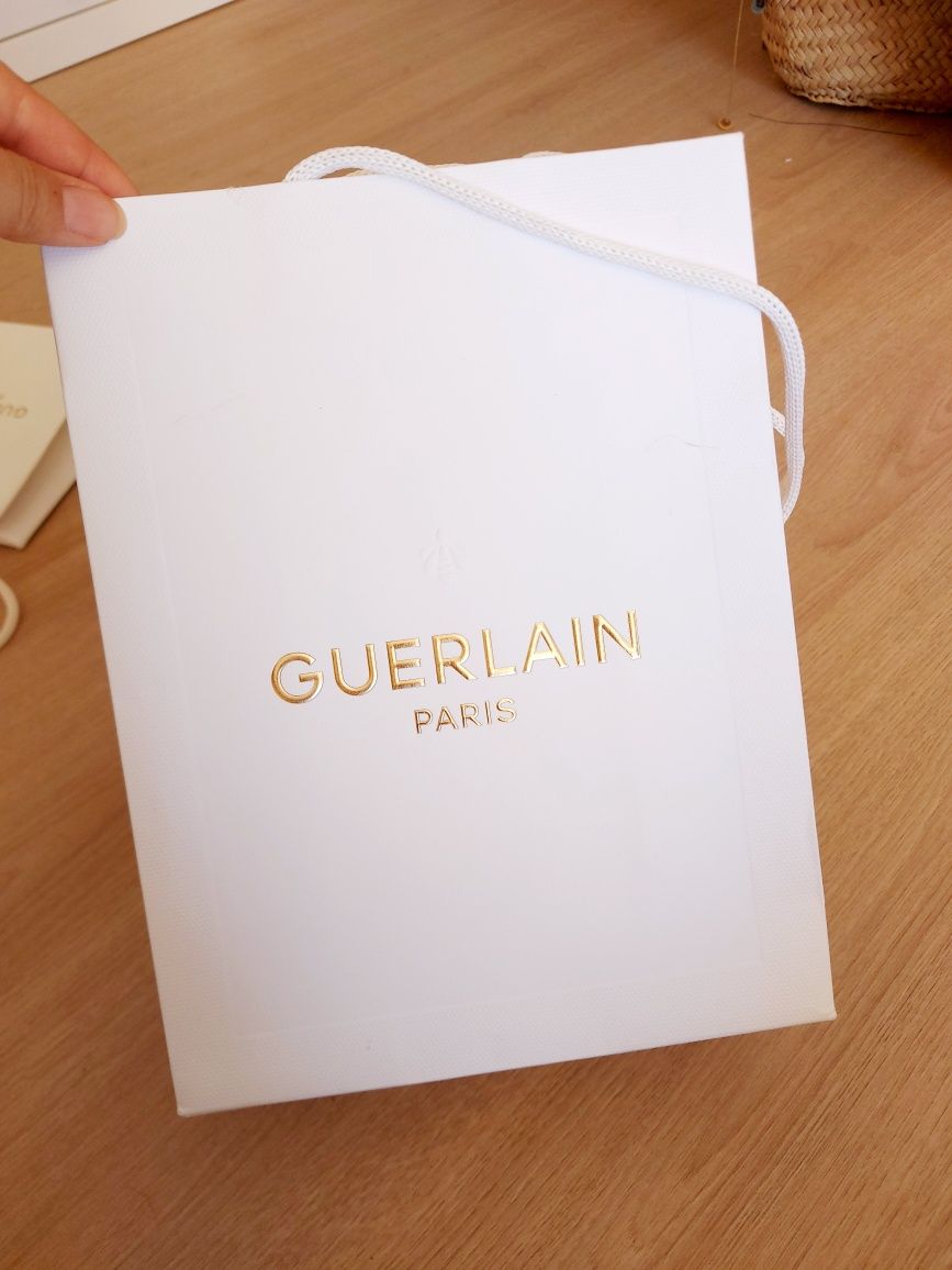 Sacos da marca Guerlain