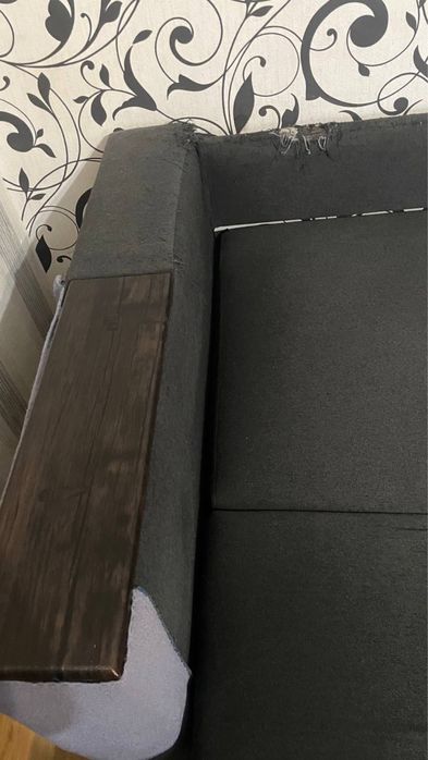 Продам диван з невиличкими пошкодженями дефекти видно на фото