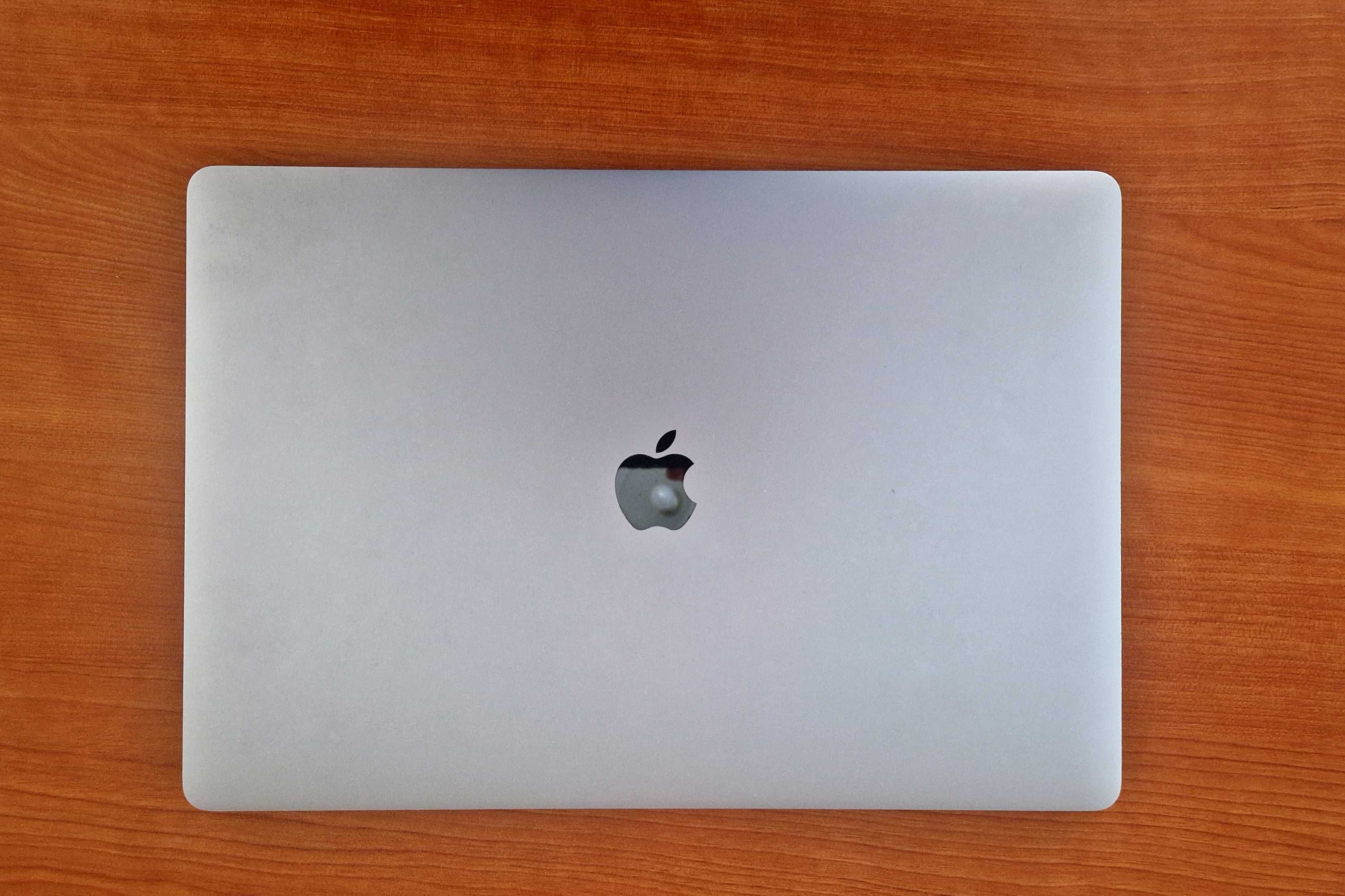 MacBook Pro i7, 32GB - 2019, 500GB, Gráfica RadeonPro dedicada de 4GB