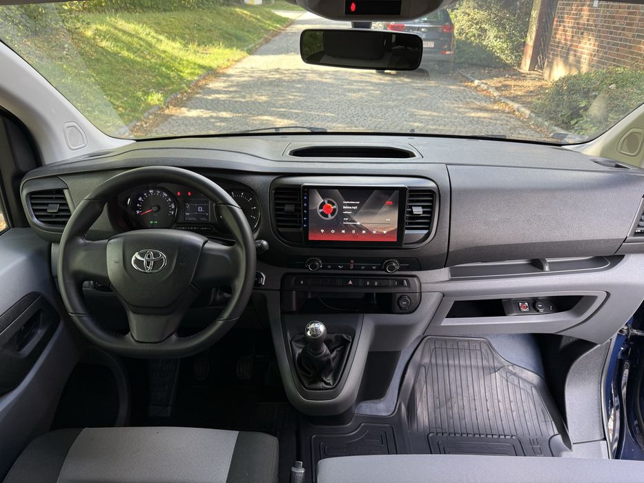 Wynajem busa 9-osobowego – Toyota ProAce 1.6 Diesel