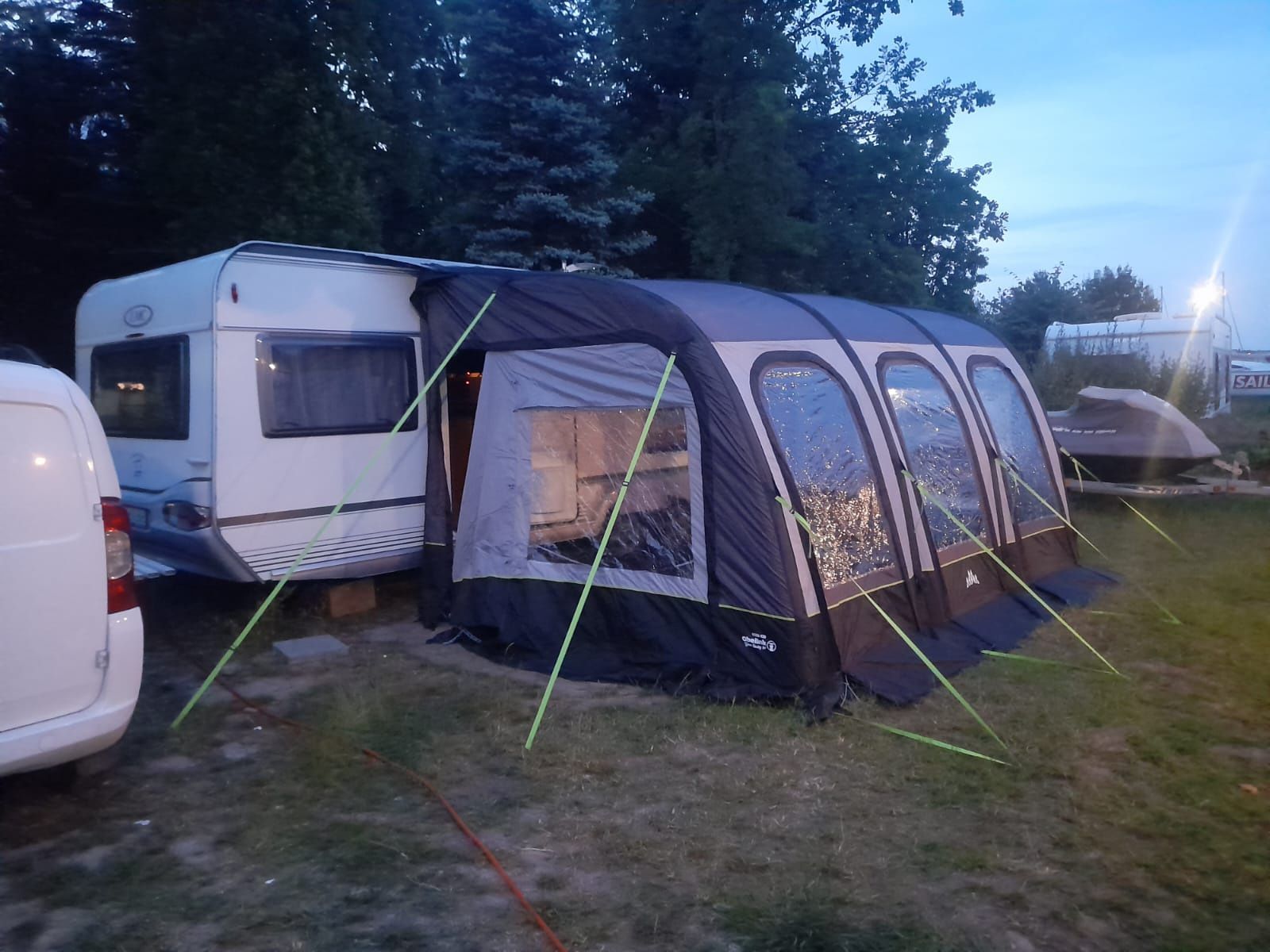 Przyczepa kempingowa 9 osobowa LMC Favorit 770 Klimatyzacja Alde Solar