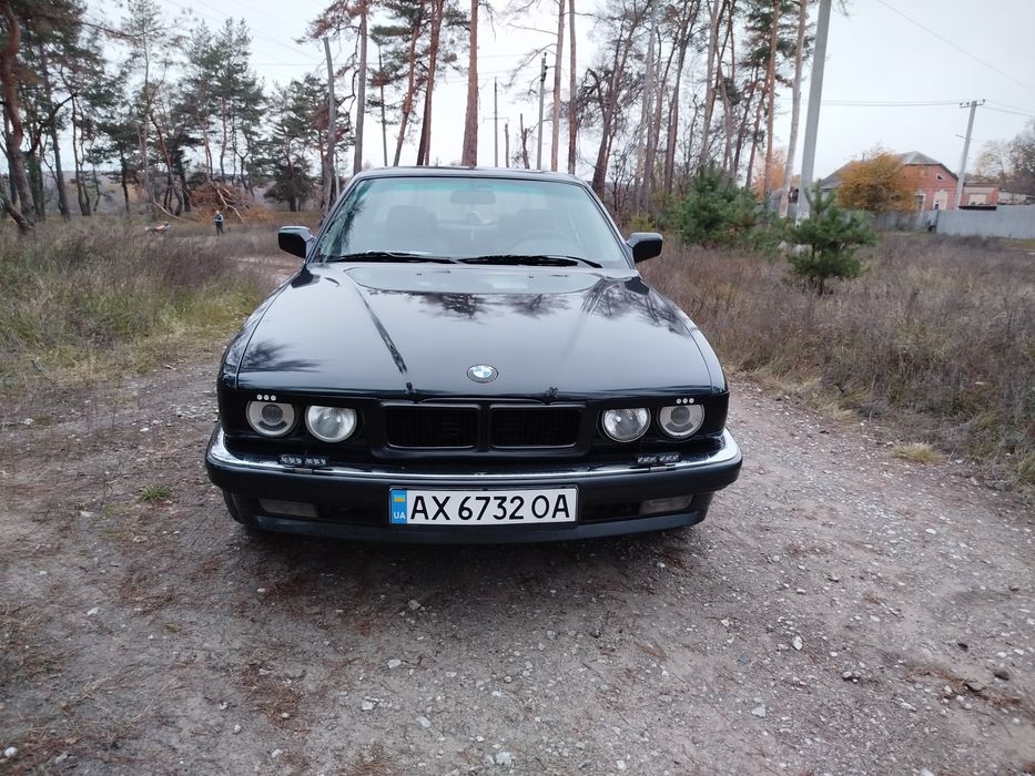 БМВ е32 735i в хорошем состоянии